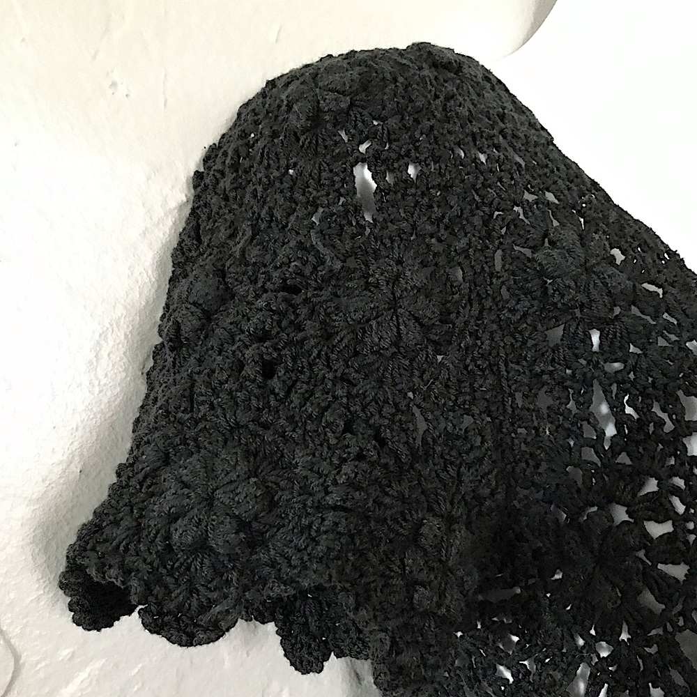 Black Short Sleeved Knitted Top